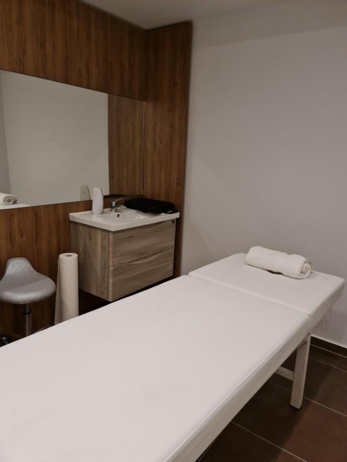 Hotel Aross Kanine Экстерьер фото